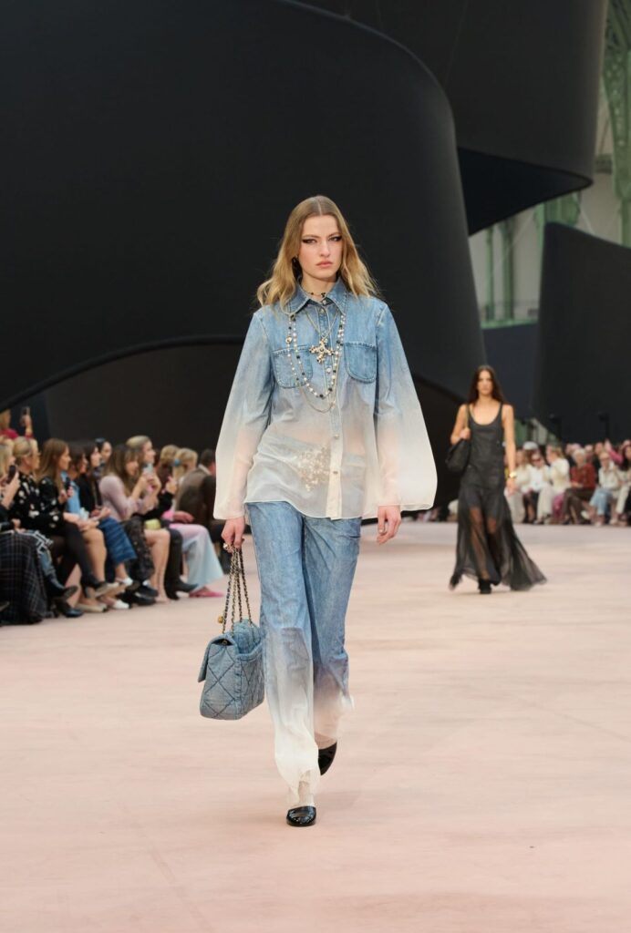 Chanel reinventa la elegancia parisina