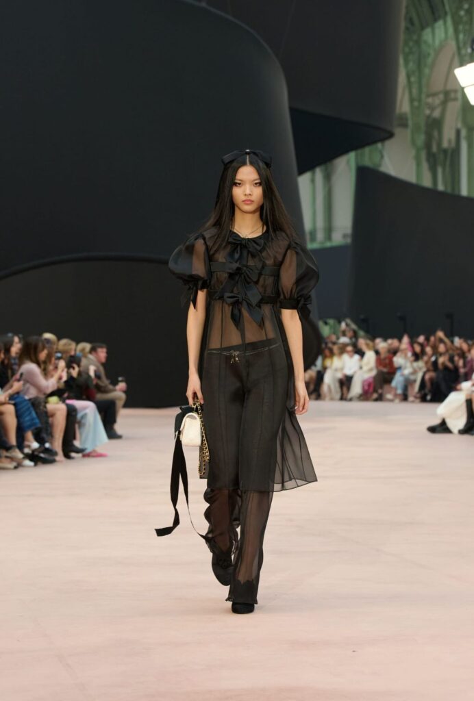 Chanel reinventa la elegancia parisina