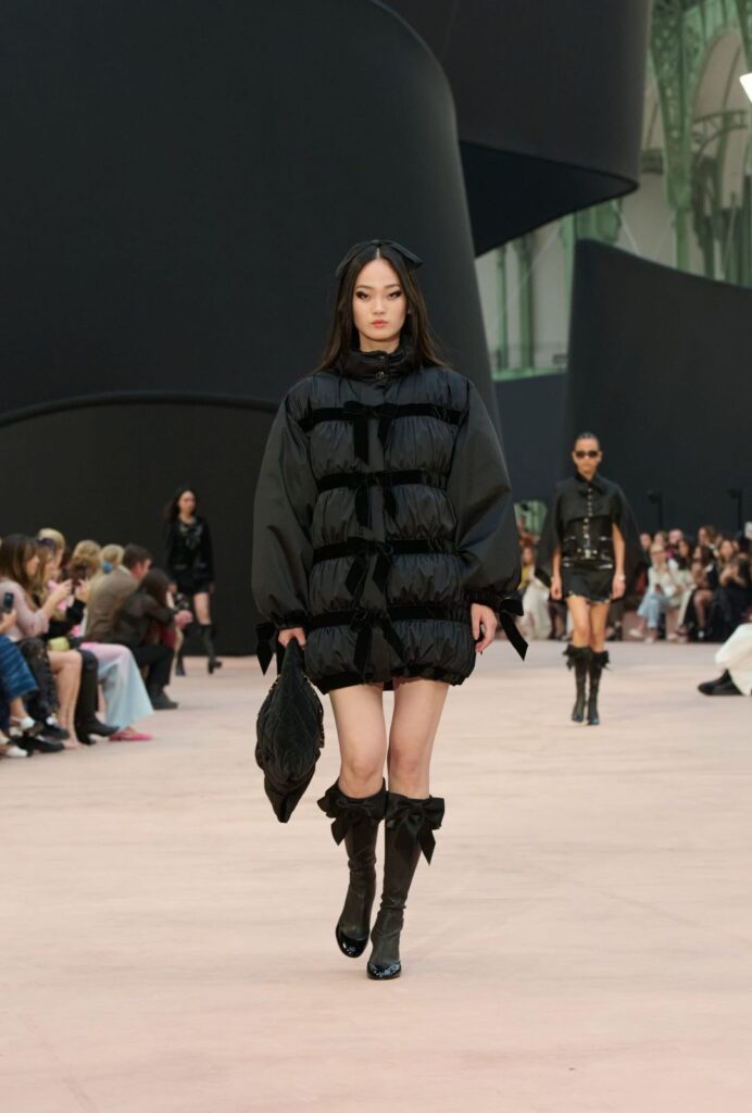 Chanel reinventa la elegancia parisina