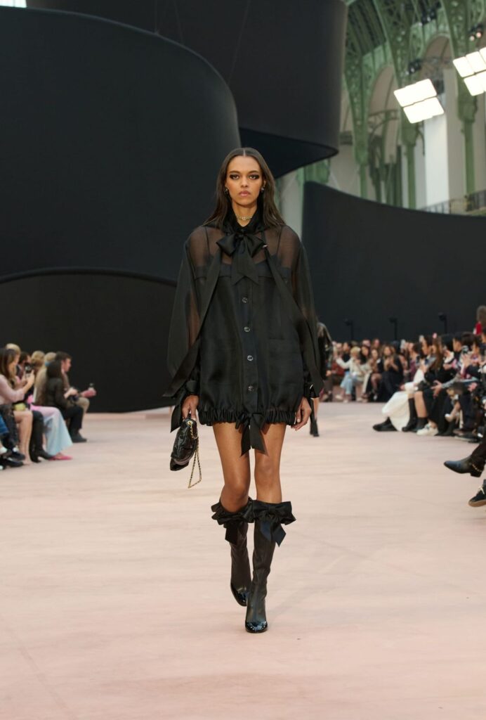 Chanel reinventa la elegancia parisina