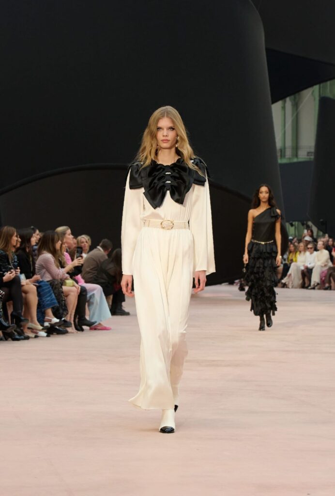 Chanel reinventa la elegancia parisina