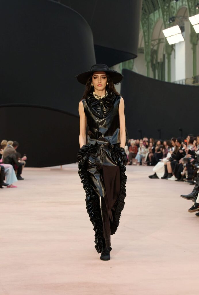 Chanel reinventa la elegancia parisina