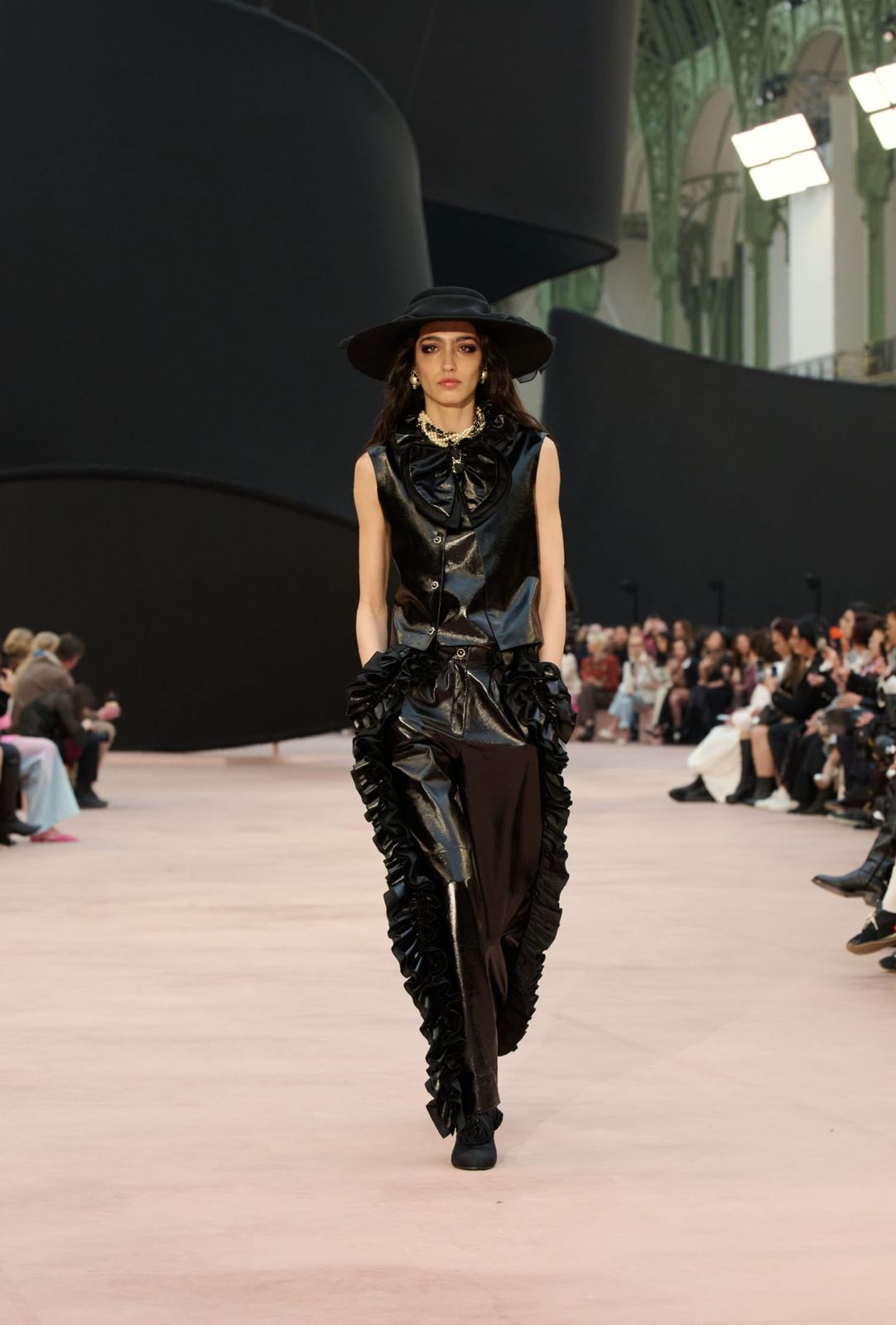 Chanel reinventa la elegancia parisina