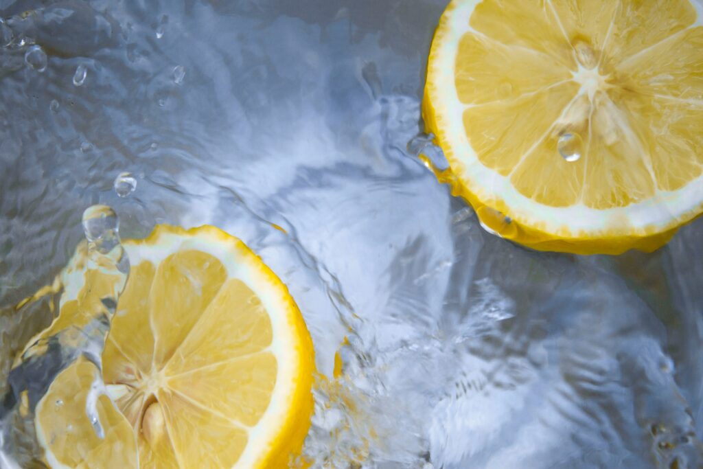 ¡Toma nota! 5 razones para beber agua de limón