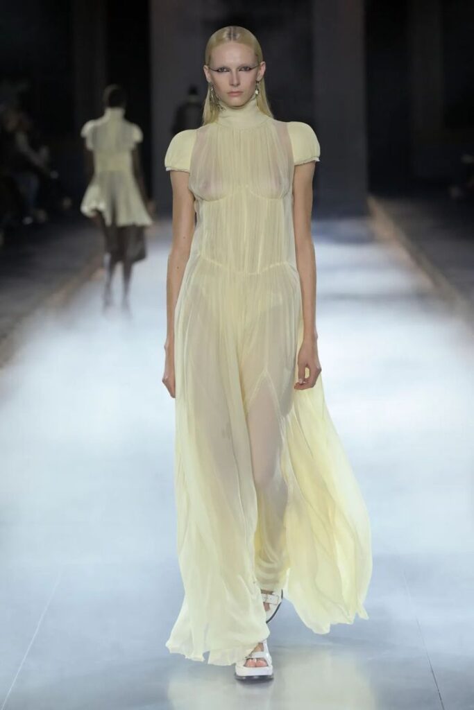 Amarillo Mantequilla: Tendencia Primaveral Irresistible