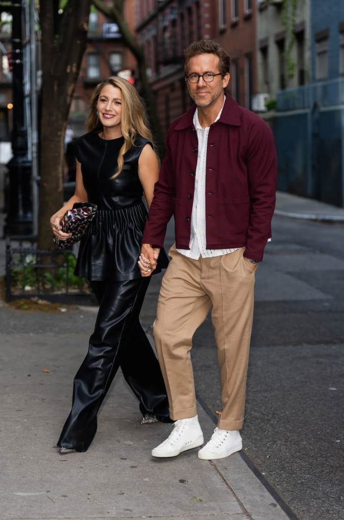 Blake Lively impone cuero veraniego