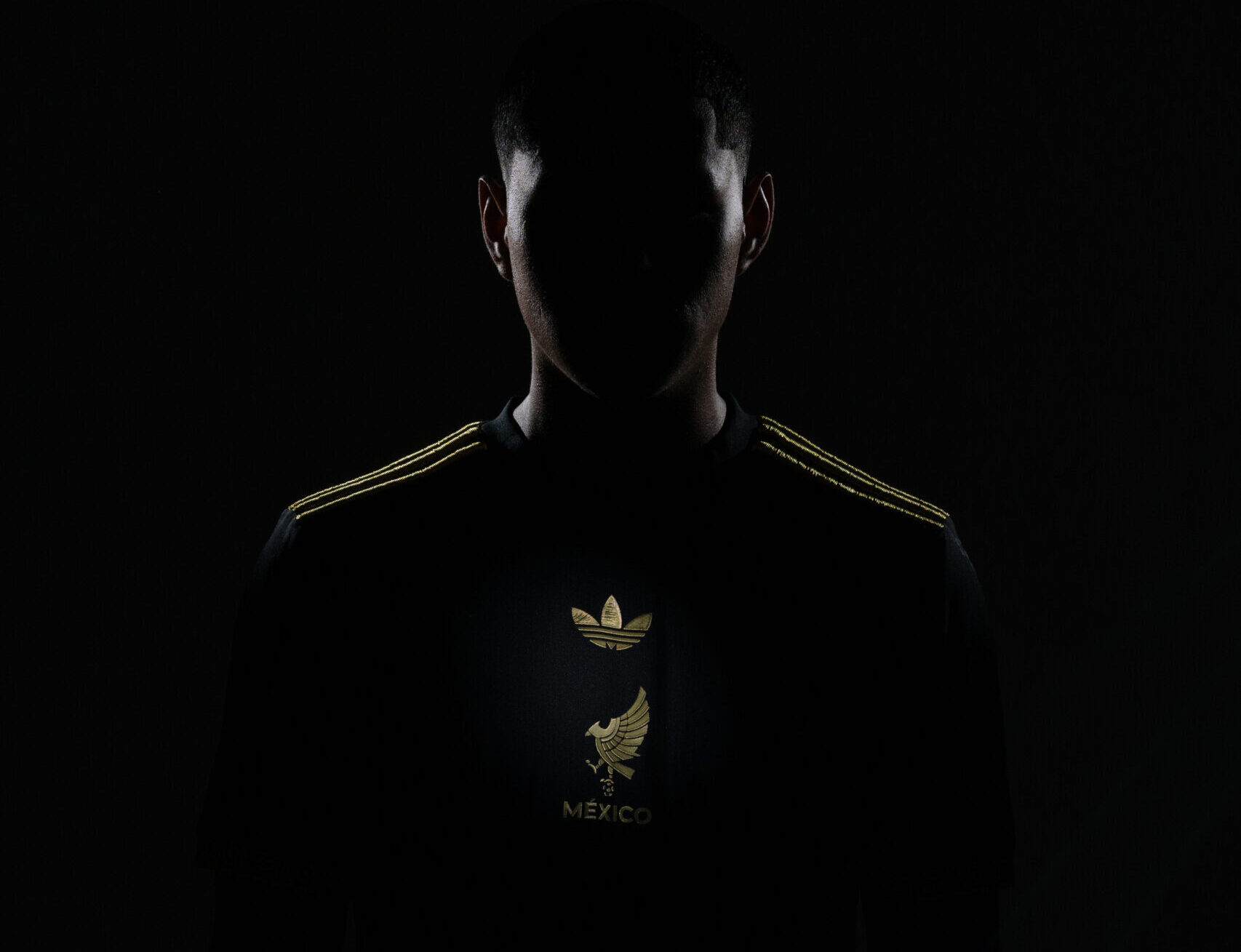 adidas x Julia & Renata: Oro, Puntadas y Pasión Mexicana