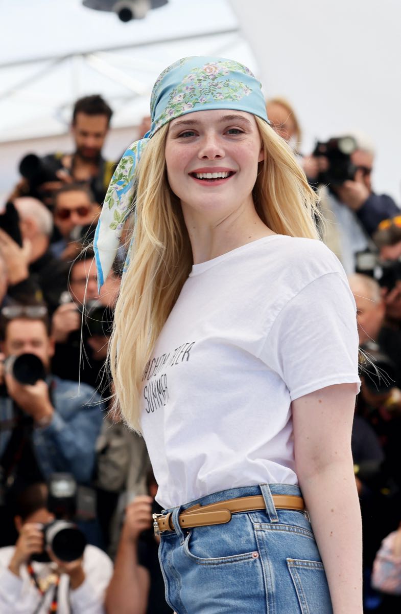 Elle Fanning Impone Verano con Mascadas