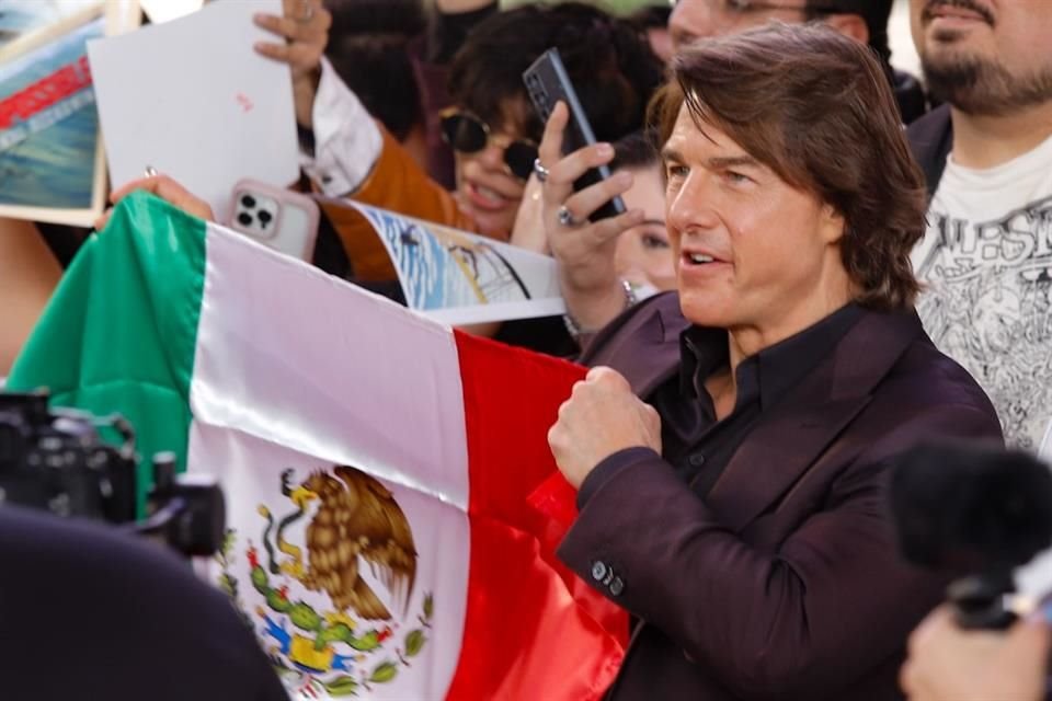 Tom Cruise conquista alfombra mexicana
