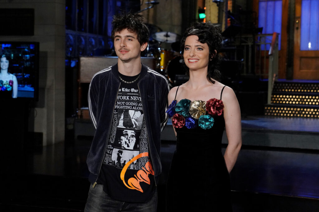 SNL 50: Scarlett Johansson y Bad Bunny brillan en el gran final