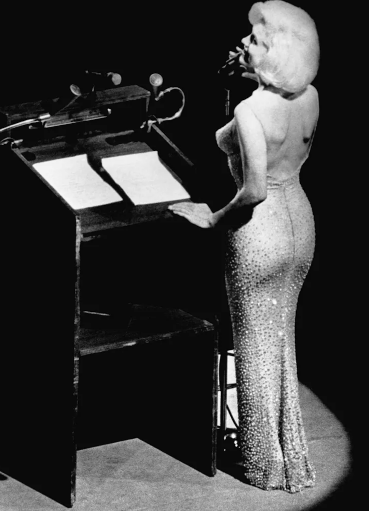 Marilyn Monroe cumpliría 99 años y estos fueron sus looks más icónicos