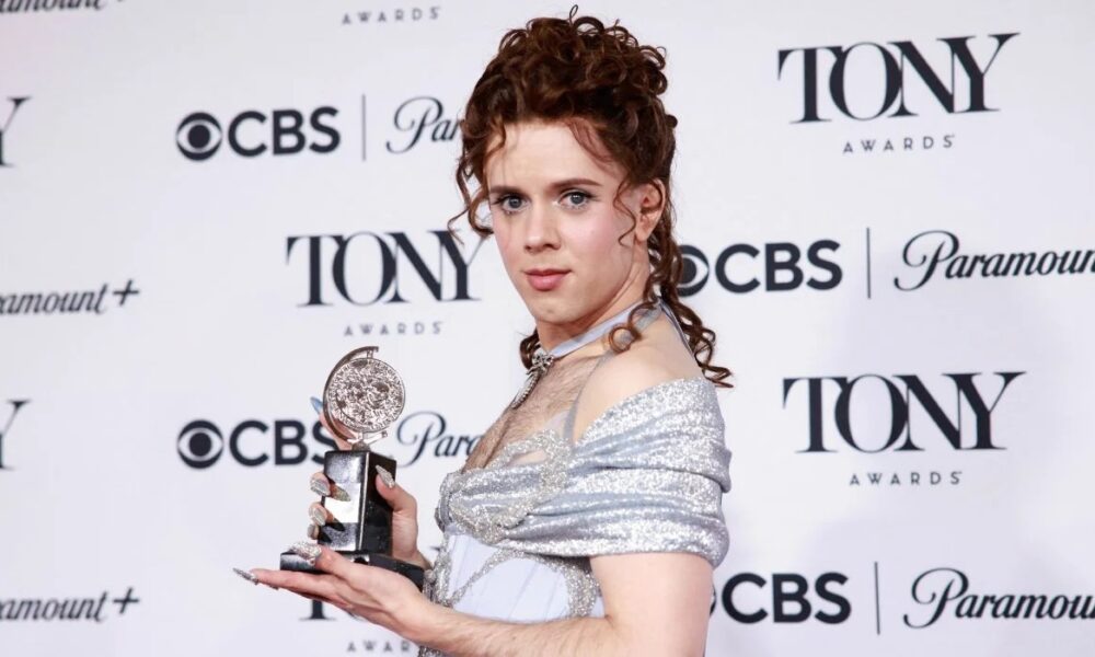 Cole Escola, Mejor Actor Protagónico en los Tony Awards