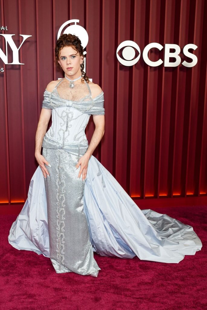 Cole Escola, Mejor Actor Protagónico en los Tony Awards