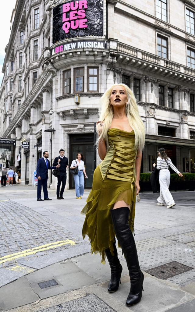 Christina Aguilera: Glamour Gótico Renacido