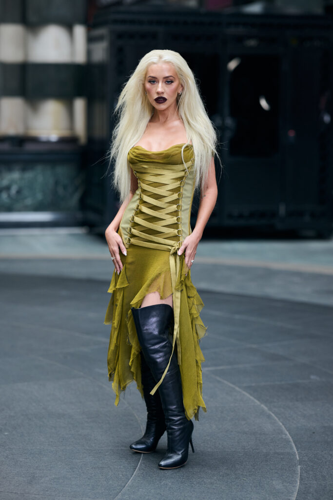 Christina Aguilera: Glamour Gótico Renacido