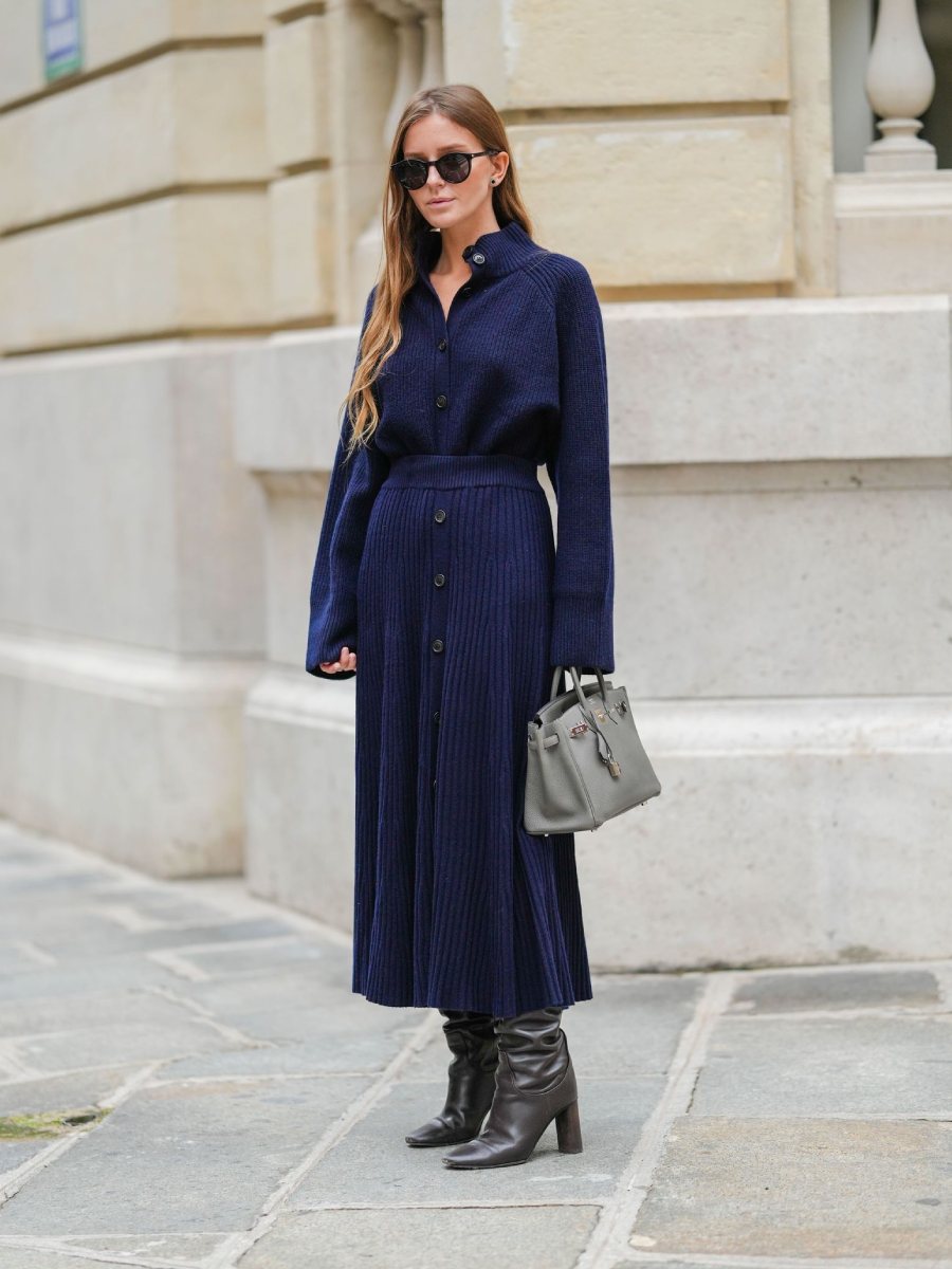 Azul marino y negro, la polémica combinación de colores que es tendencia