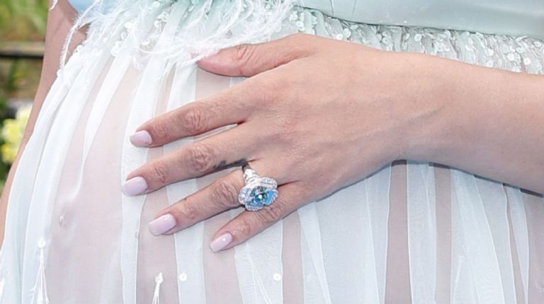 Rihanna impone el color "milky lavender"