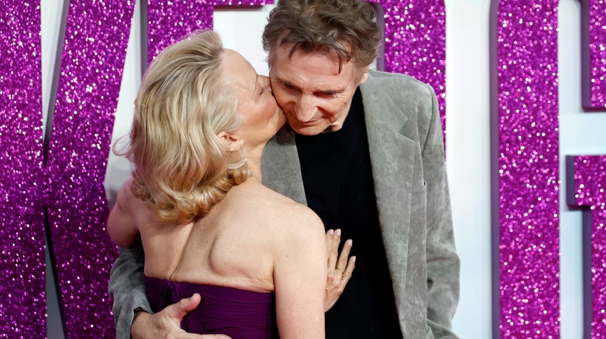 Pamela Anderson y Liam Neeson, la pareja del verano