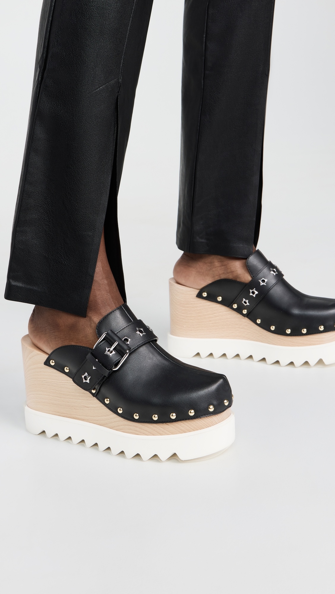 Stella McCartney revive sus zapatos más polémicos