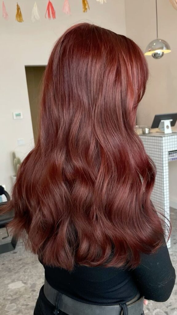 Rojo Vibrante: Tendencia Para Este Otoño 2025