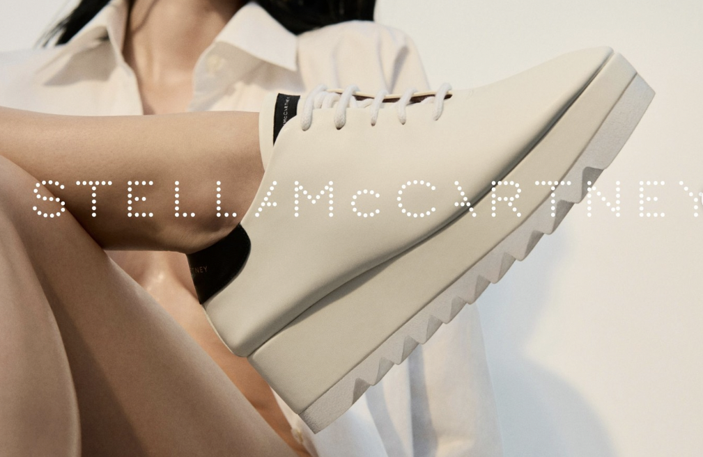 Stella McCartney revive sus zapatos más polémicos