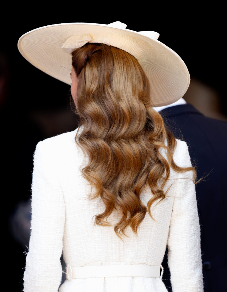 Kate Middleton deslumbra en rubio