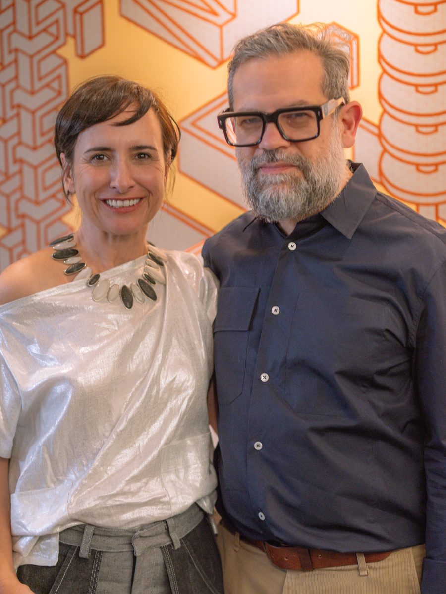 Arte y moda llegan a la casa-estudio de Carla Fernández y Pedro Reyes