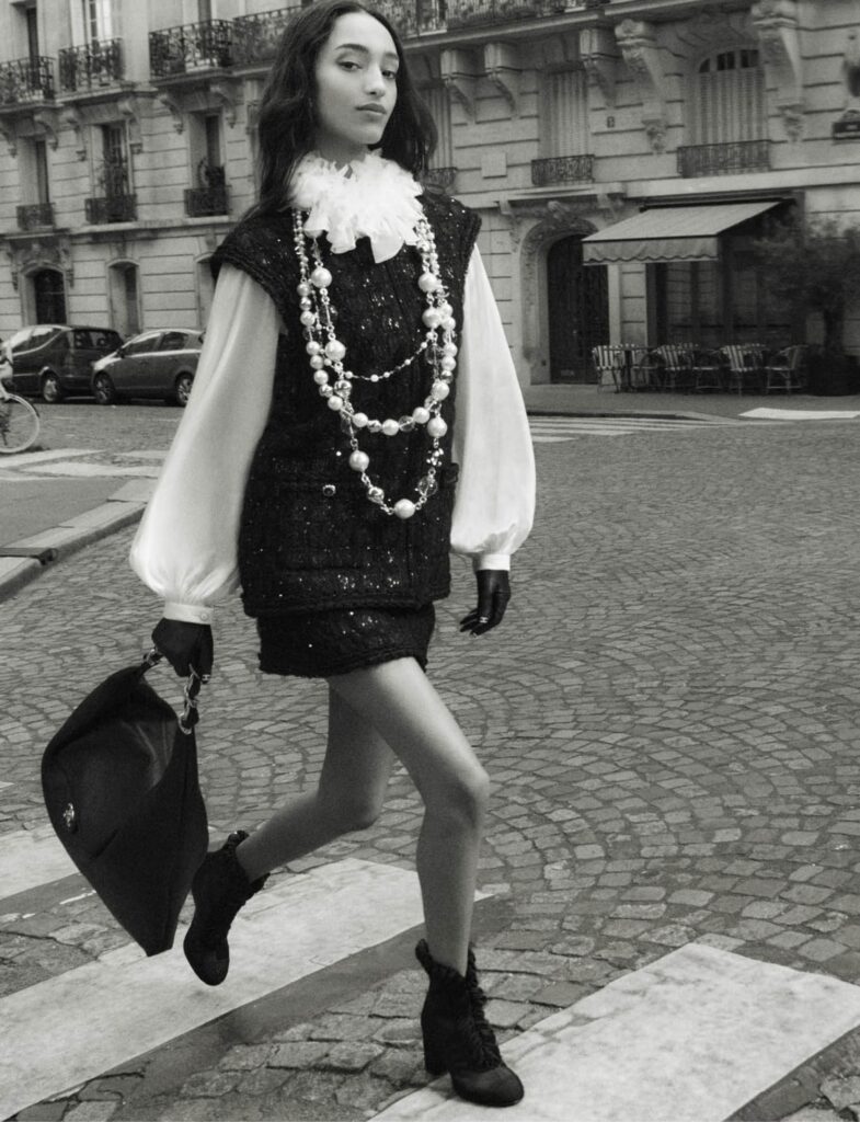 CHANEL reinterpreta París en movimiento