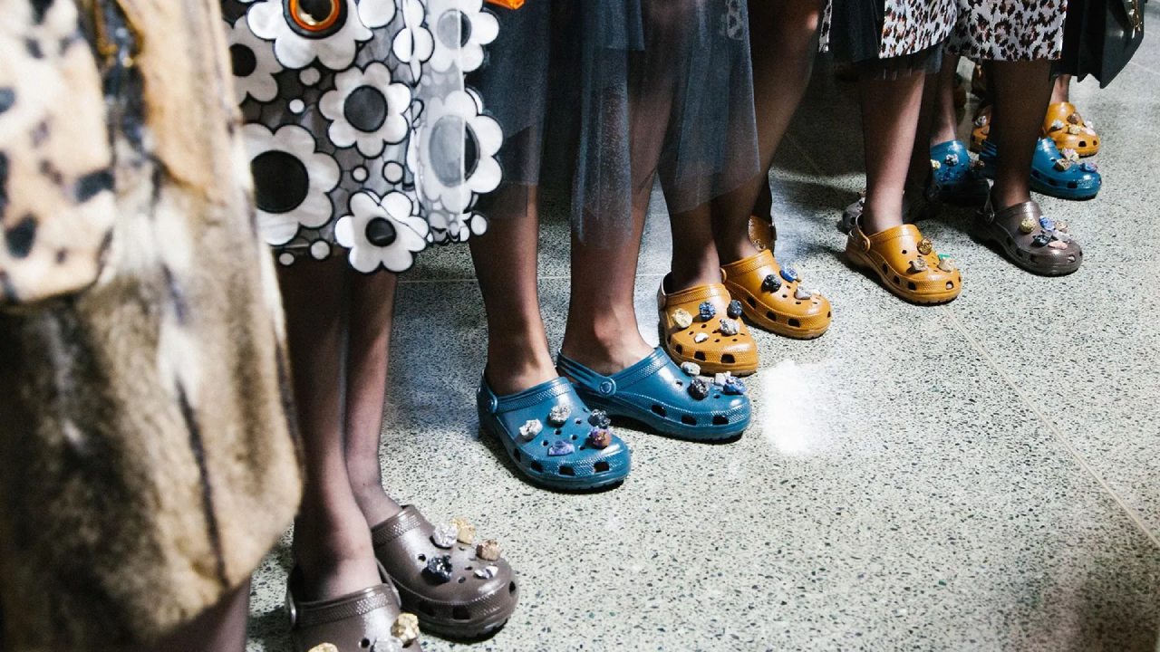 Crocs, los zapatos más versátiles en multiples presentaciones