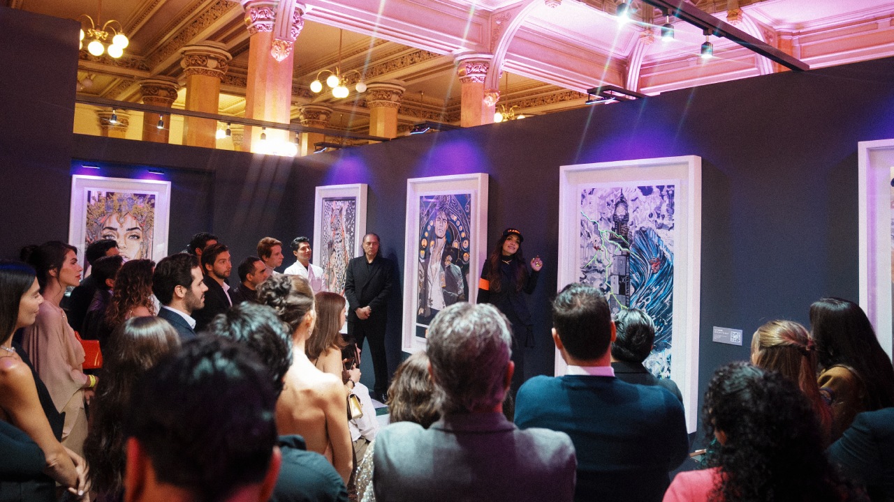 Eva Vale presenta su nueva exposición "El Tarot" de la mano de Bvlgari