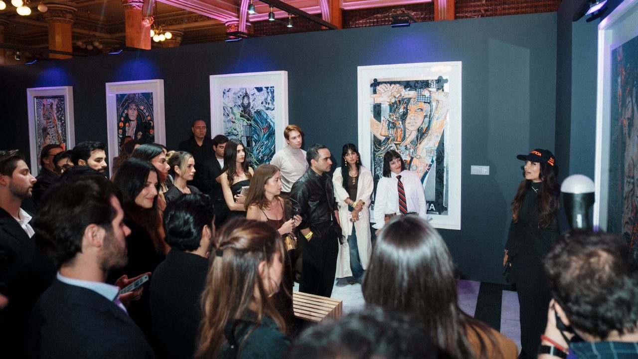 Eva Vale presenta su nueva exposición "El Tarot" de la mano de Bvlgari