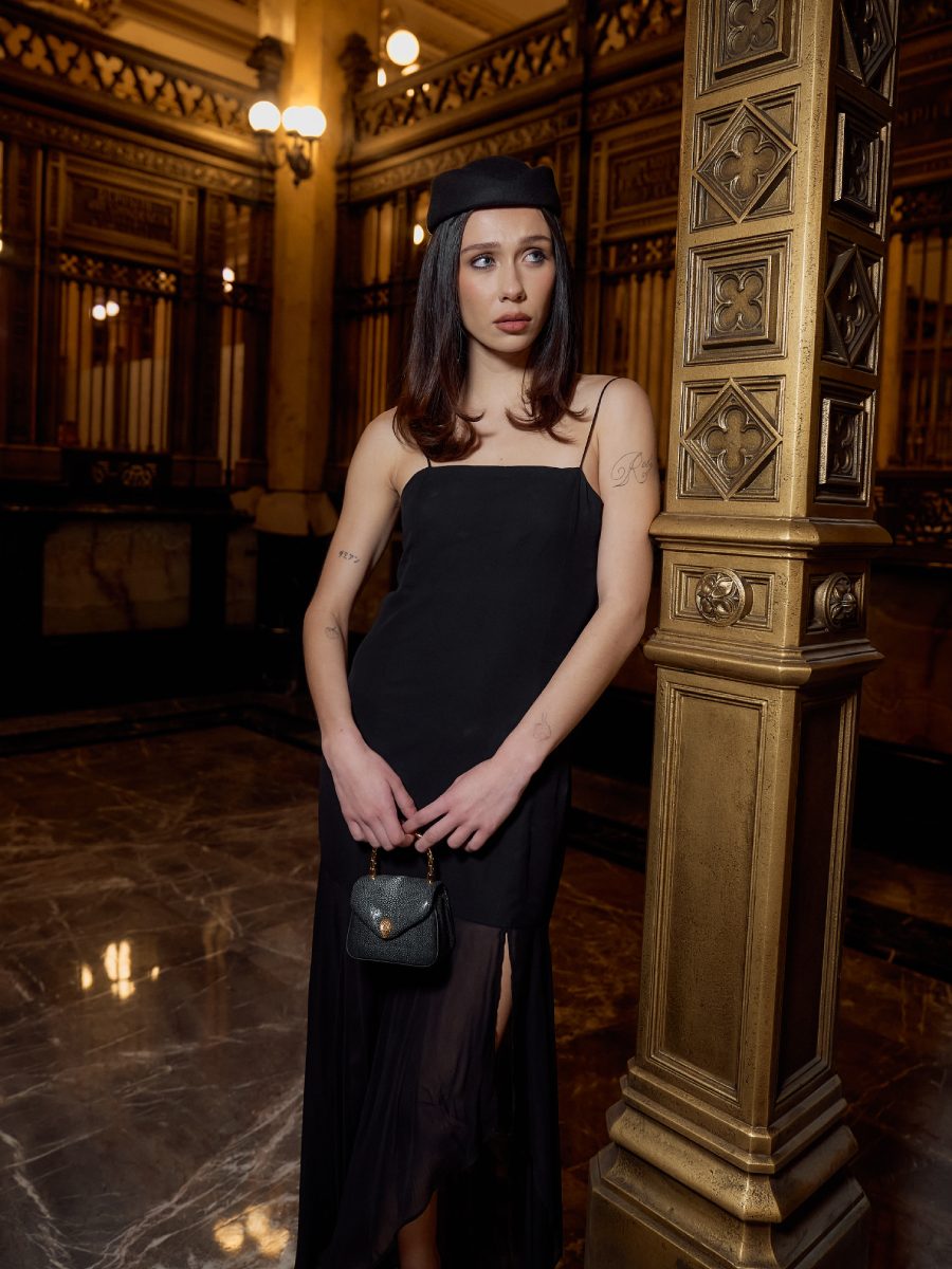 Eva Vale presenta su nueva exposición "El Tarot" de la mano de Bvlgari