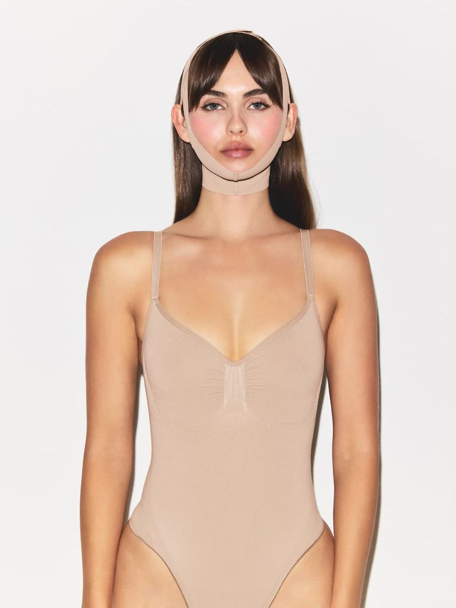 Kim Kardashian saca con SKIMS una faja facial