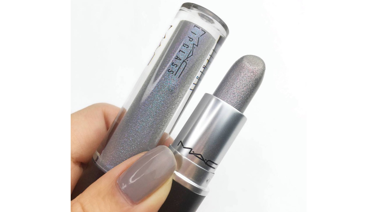 Labios metalizados: el regreso más audaz del maquillaje