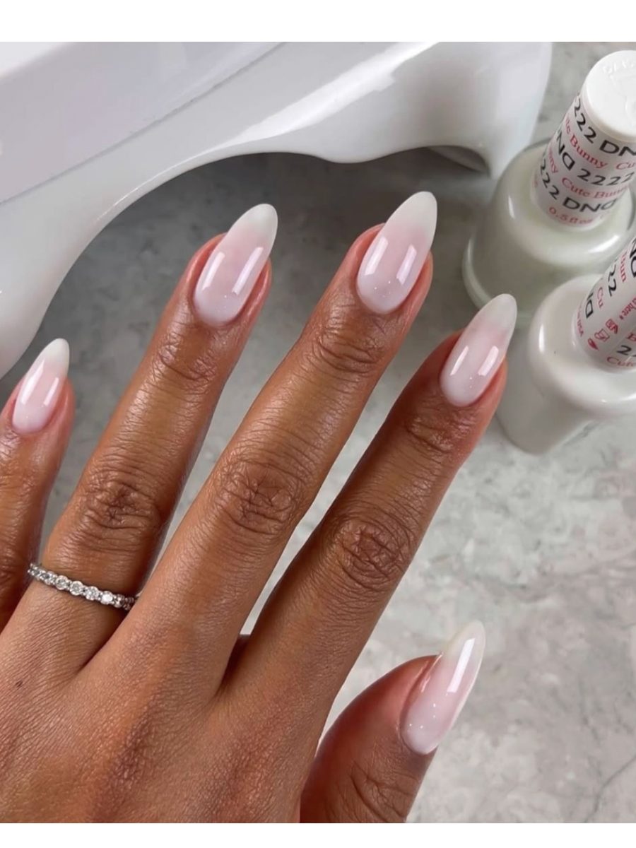 Milky nails, perlas y arte 3D: así se llevan las uñas este verano