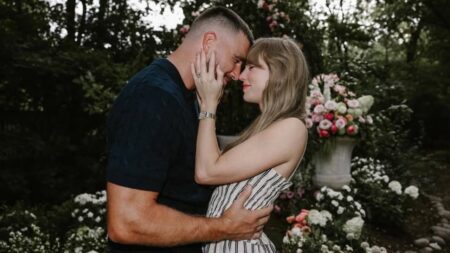 Taylor Swift y Travis Kelce se comprometen, ¡así es el gran anillo!