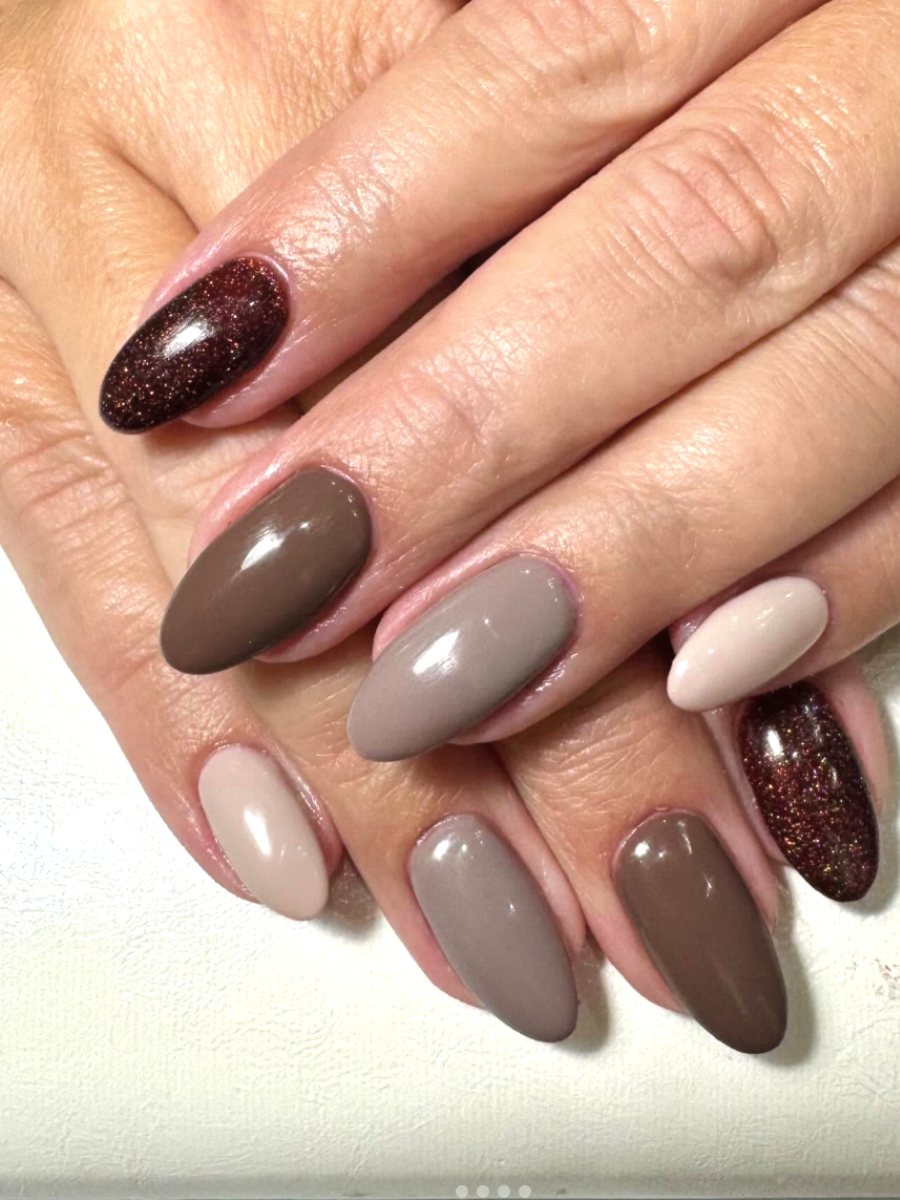 Uñas Taupe, cómo llevar la tendencia de color para otoño 2025
