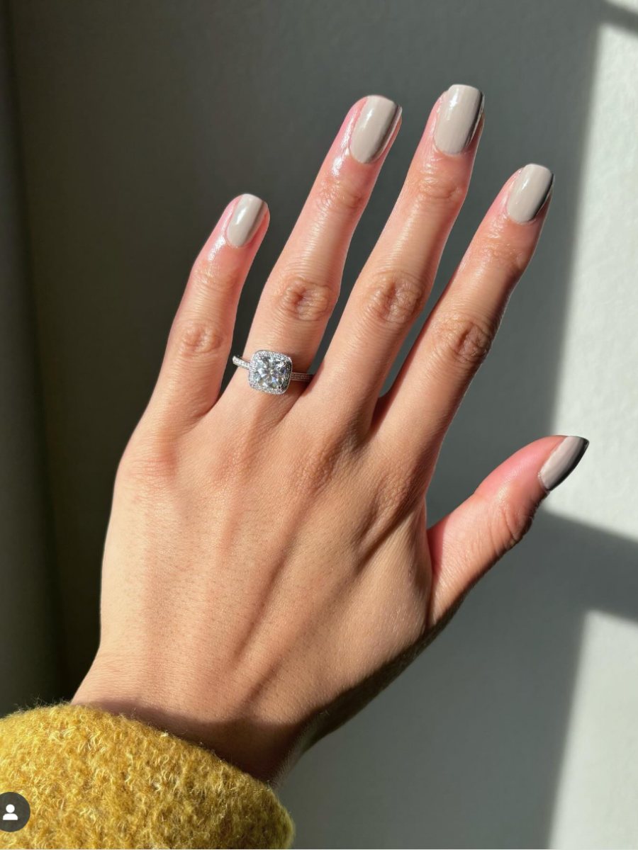 Uñas Taupe, cómo llevar la tendencia de color para otoño 2025