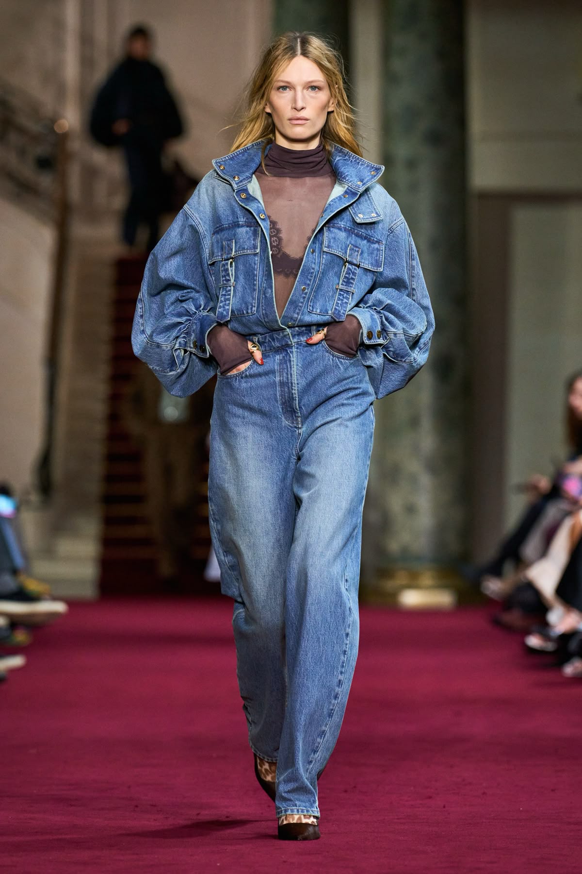 El eterno poder del total look denim