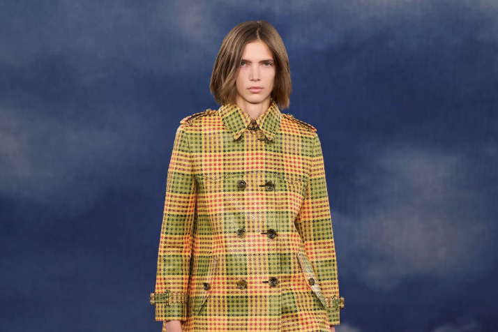Burberry reinventa su espíritu rock and roll