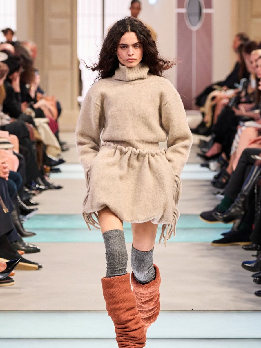 Colores que ya no estarán de moda a partir de septiembre 2025: adiós al dorado total, hola al mocha mousse
