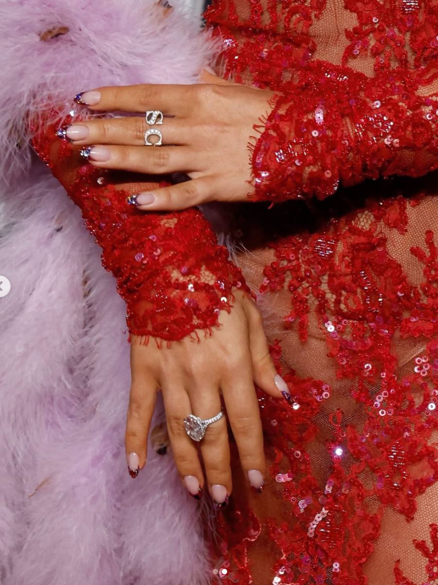 El manicure 'confetti French' que Sabrina Carpenter elevó en los VMA's