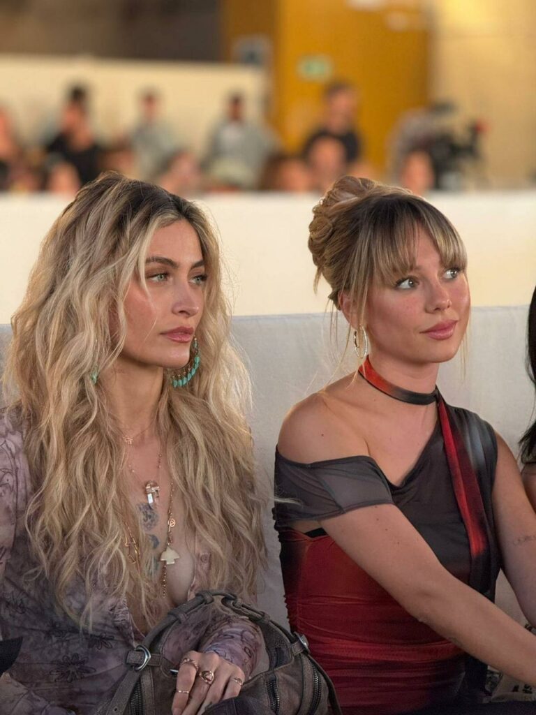 Ester Expósito, Paris Jackson, Nicki Nicole y Becky G: Reencuentro en Desigual