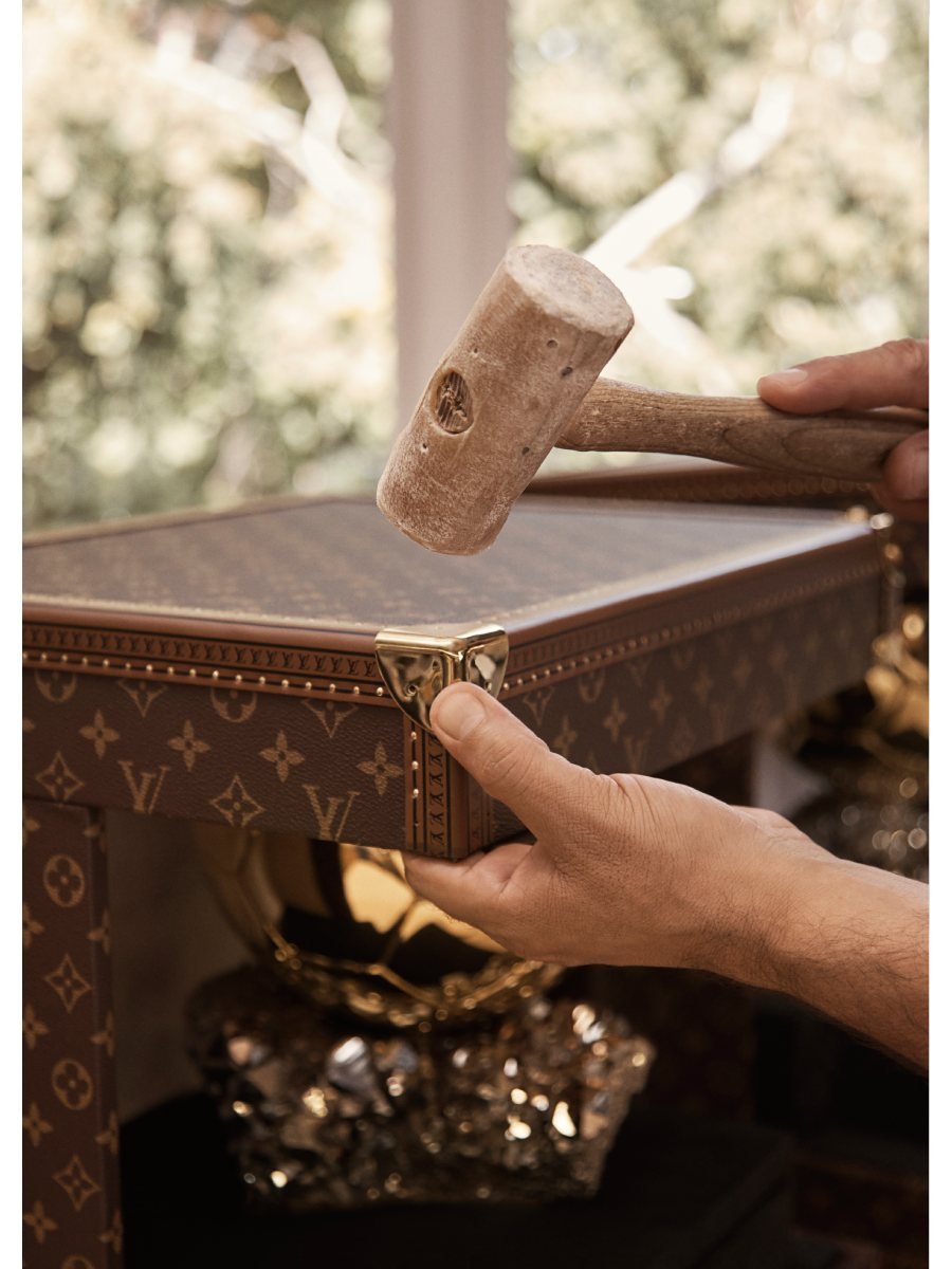 Por tercer año consecutivo, Louis Vuitton ha creado el Baúl de Trofeo oficial para el Ballon d’Or 2025