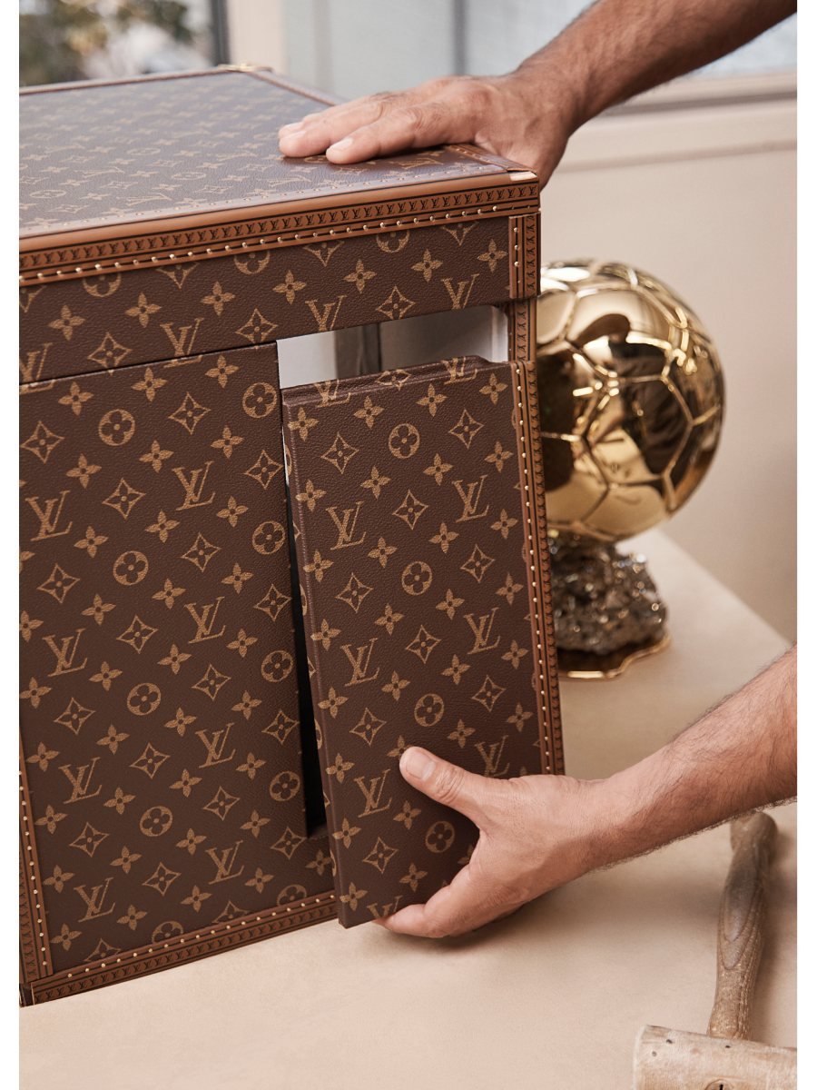 Por tercer año consecutivo, Louis Vuitton ha creado el Baúl de Trofeo oficial para el Ballon d’Or 2025