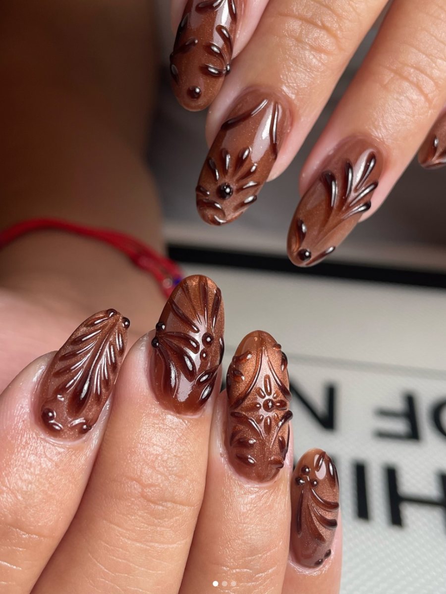 Uñas color café ganache para otoño