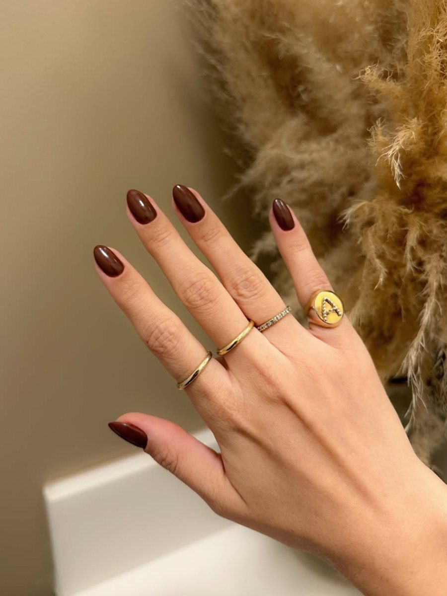 Uñas color café ganache para otoño