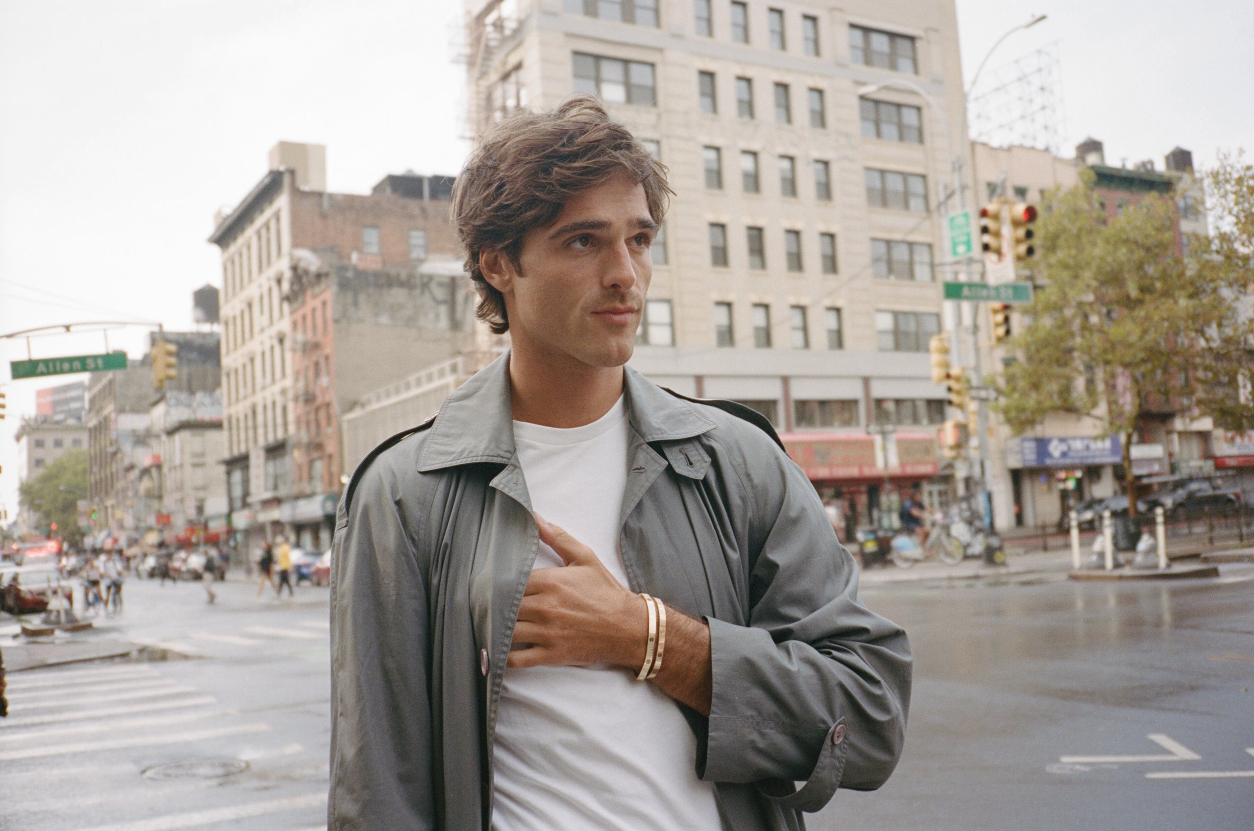 Cartier redefine el amor con Jacob Elordi