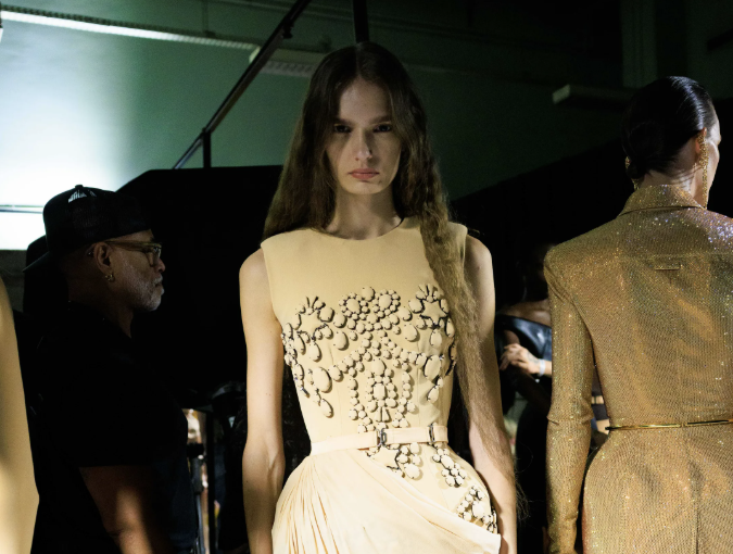 Stardust Aphrodite: Mugler brilla en París