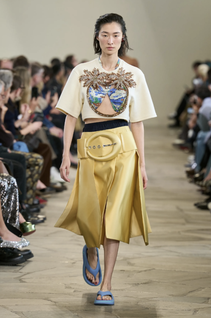 Rabanne SS26 conquista París con frescura costera
